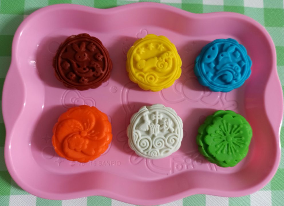 playdoh mooncakes using ginpo rice playdough